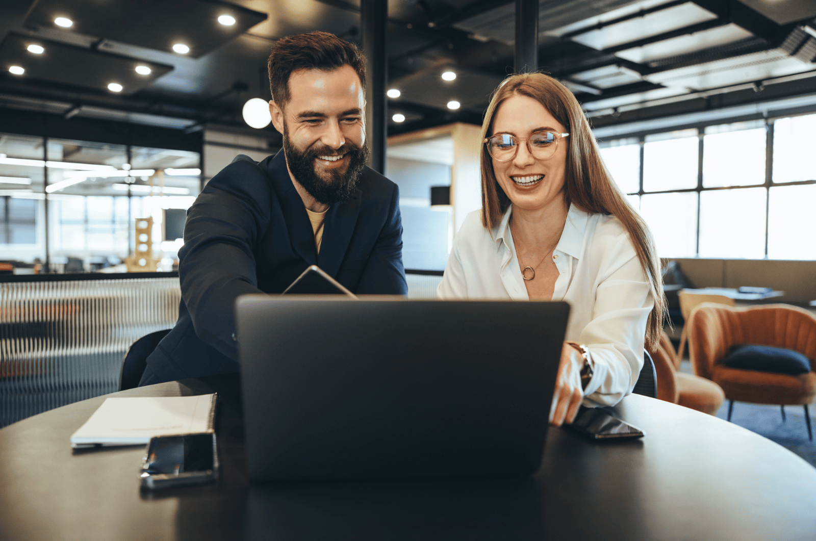 People-talking-in-workspace-1600px